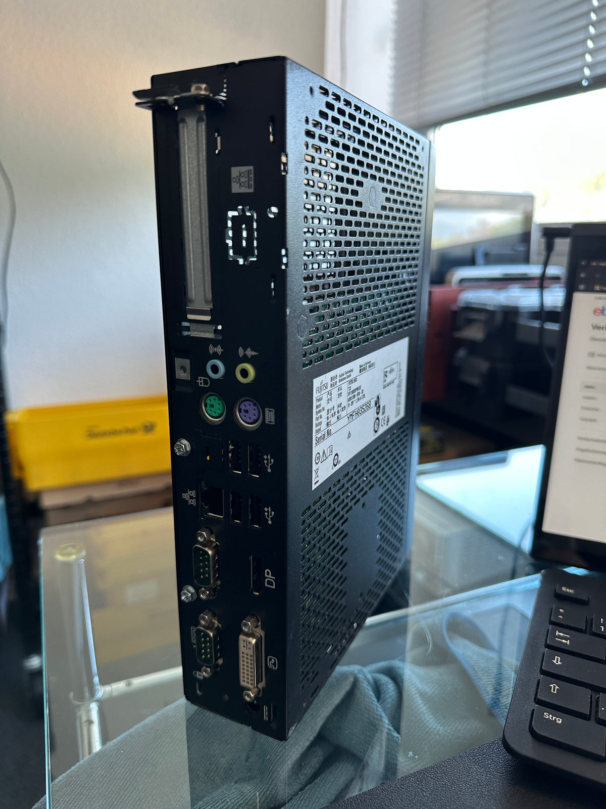 Fujitsu Futro S930 Anschlüsse Rückseite