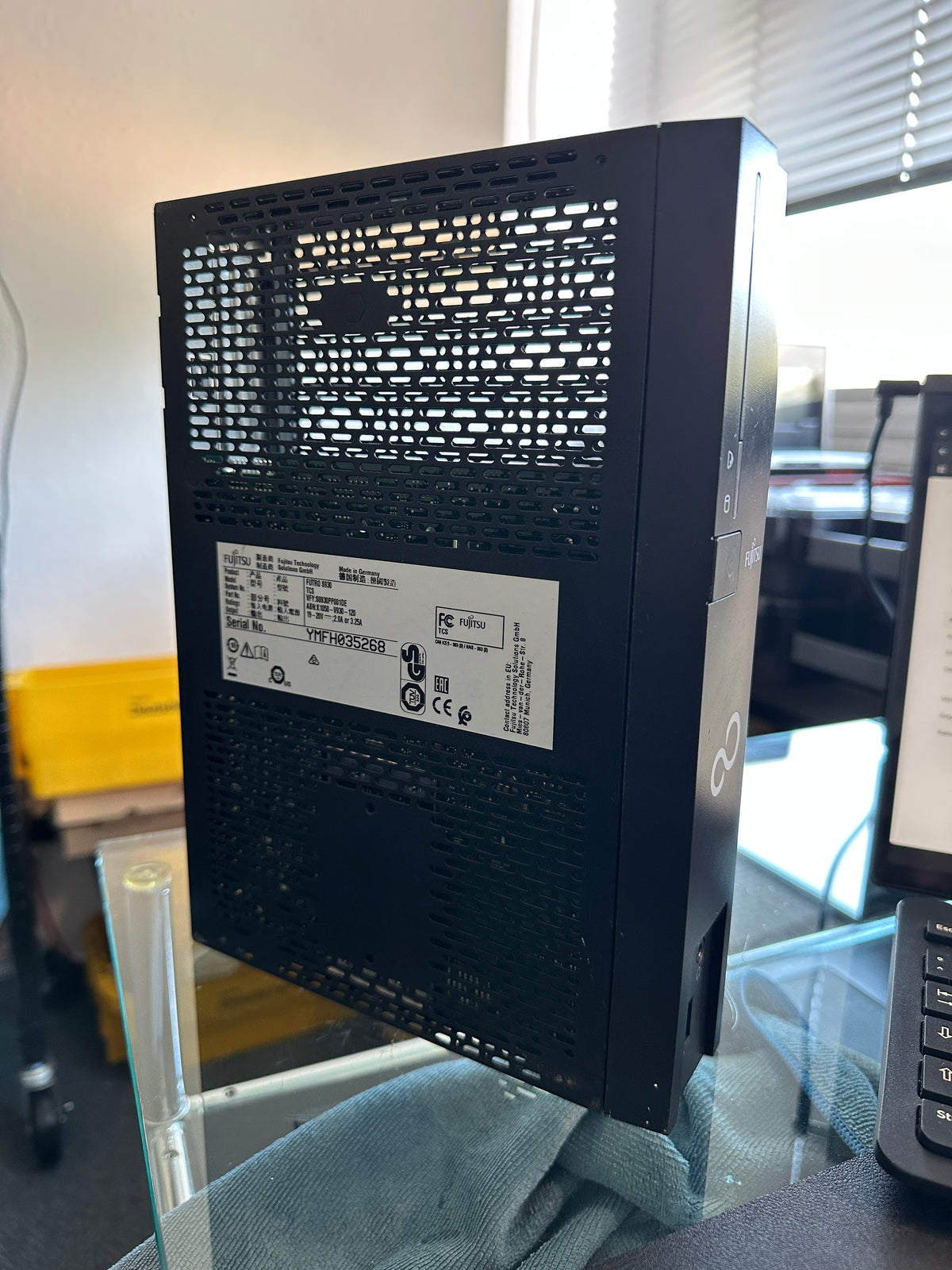 Fujitsu Futro S930 Gehäuse mit Typenschild